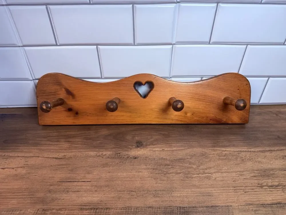 Vintage Wood Heart Cutout Peg Rack Wall Mounted Cottage Farmhouse 28”